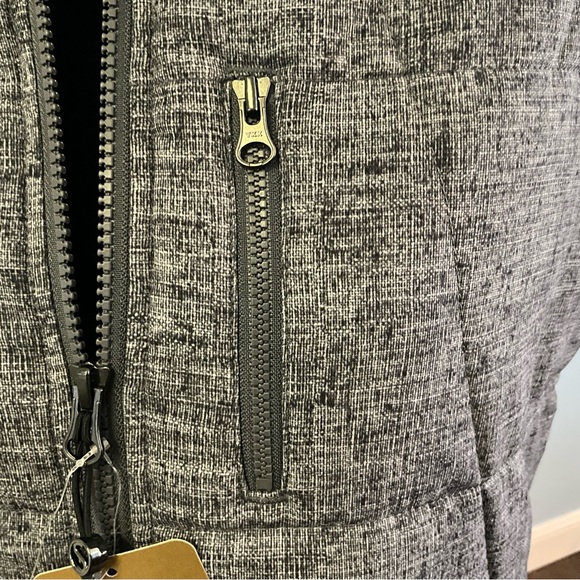 NWT Athleisure Hooded Puffer Jacket Vest Workout Running - Picture 4 of 13